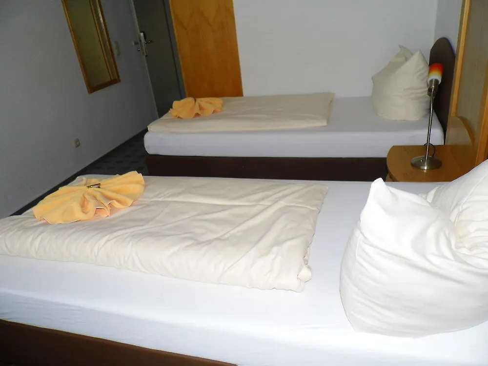 Hotel Wasserburg München 3*,